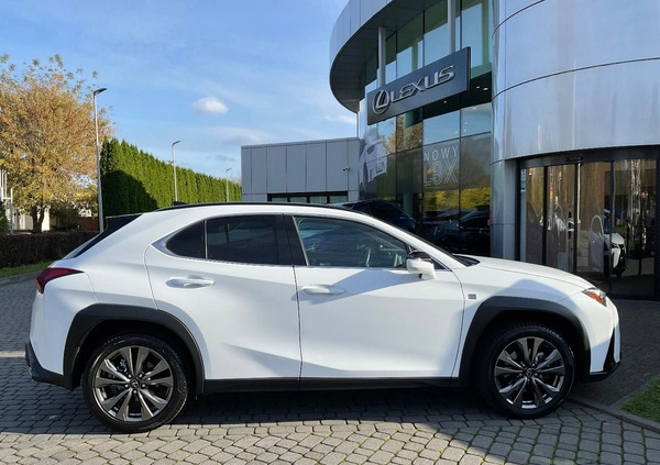 Lexus UX cena 159000 przebieg: 4681, rok produkcji 2022 z Kraków małe 407